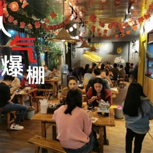 藏在社区里的这家黄同茄烧烤店，夜夜爆满