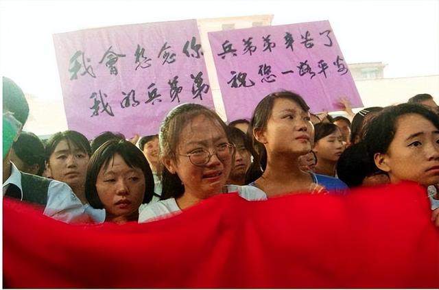 八一，100张图带你揭秘军人真实生活！看哭了，军人退伍泪崩瞬间！